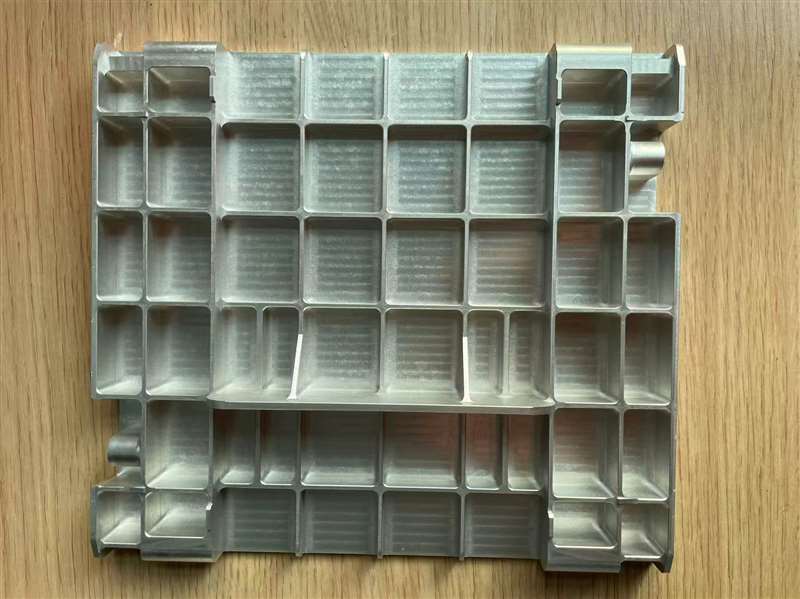 New energy battery side cover